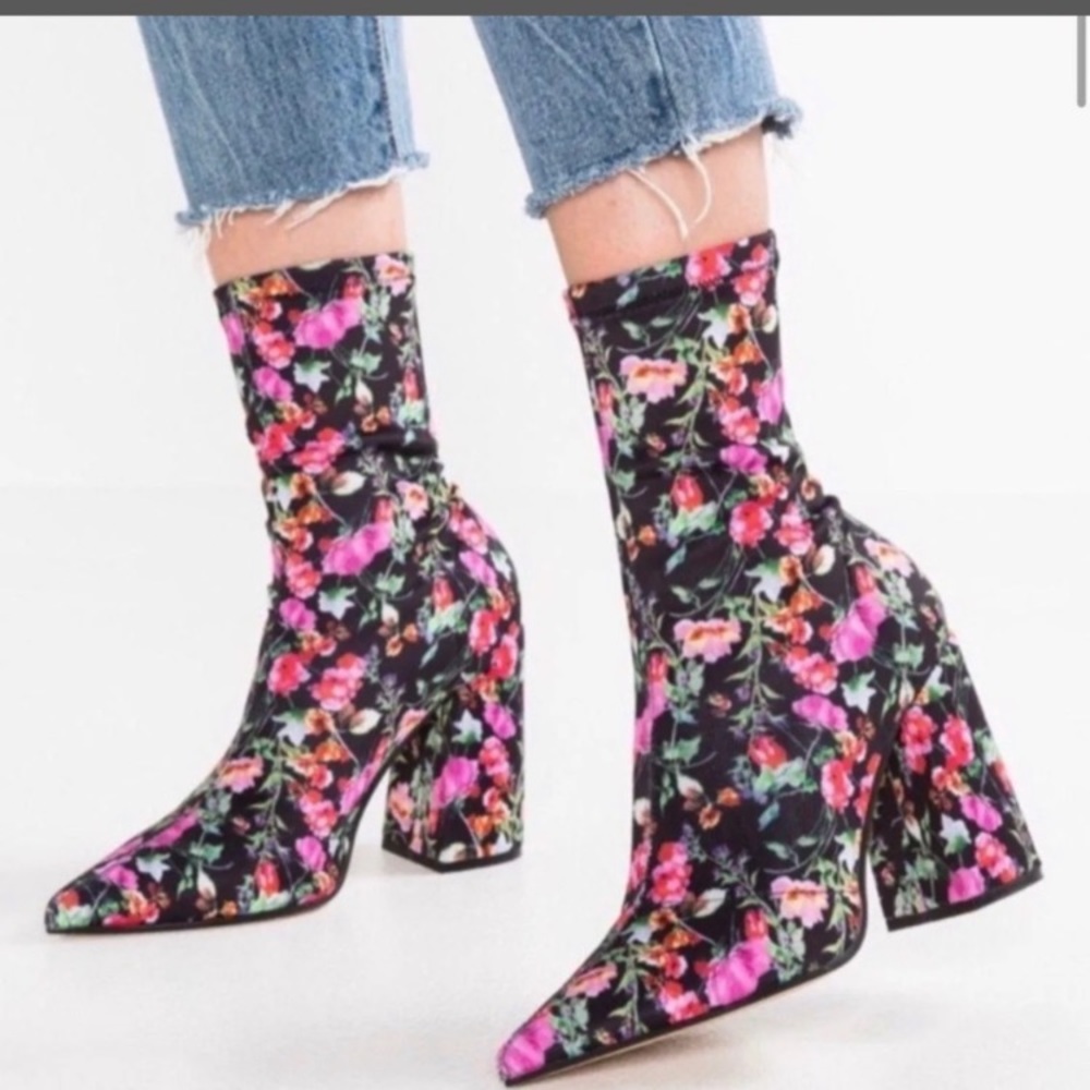 NWT Steve Madden Floral bootie sz 7